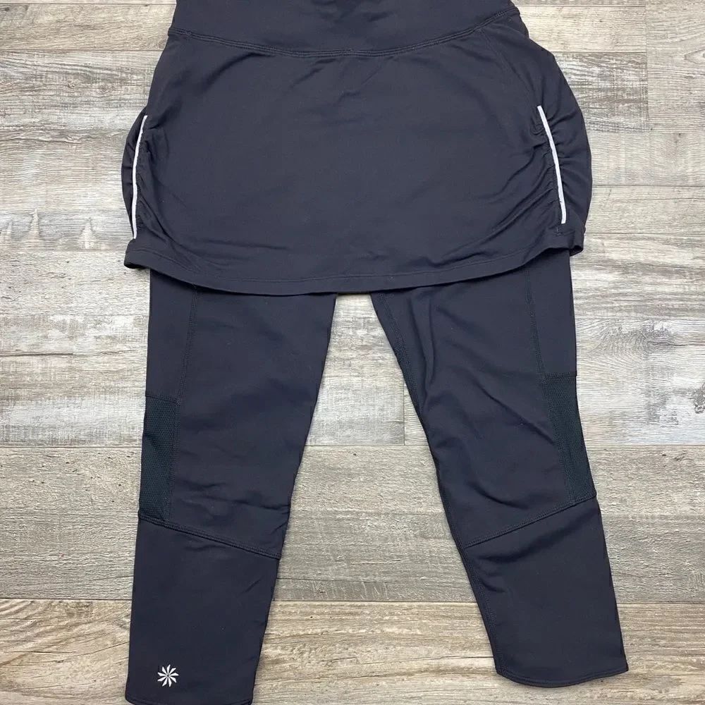 Athleta 2 in 1 Capris Black Size XS